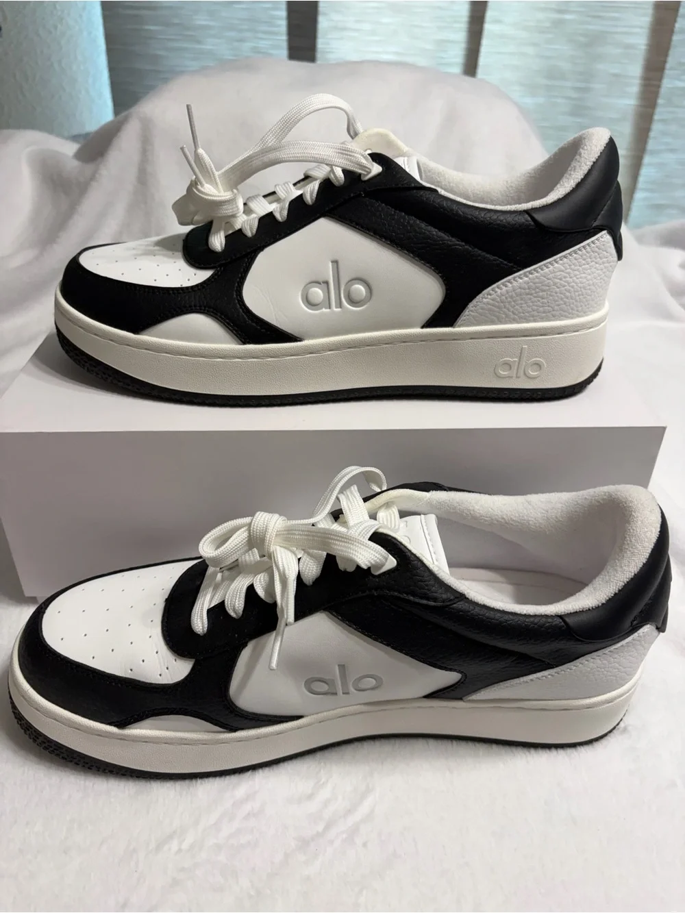 ALO Recovery Mode Sneakers - Picture 3 of 9
